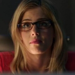 Felicity Smoak, 35 лет