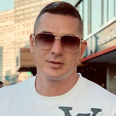 Alexander Holmes, 43 года