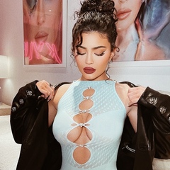 Kylie Jenner, 27 лет