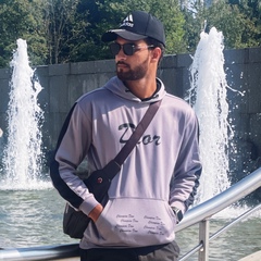 Syed-Kumail Abbas, 23 года