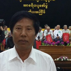 Win Shwe, 67 лет