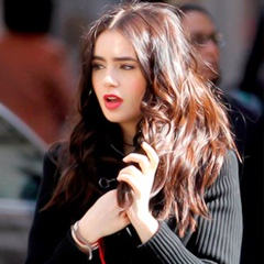 Lily Collins, 34 года, Mons