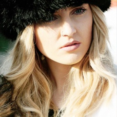 Perrie Edwards, 31 год, London