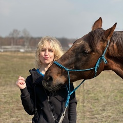 Юла Антонова, Москва