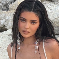 Kylie Jenner, 27 лет